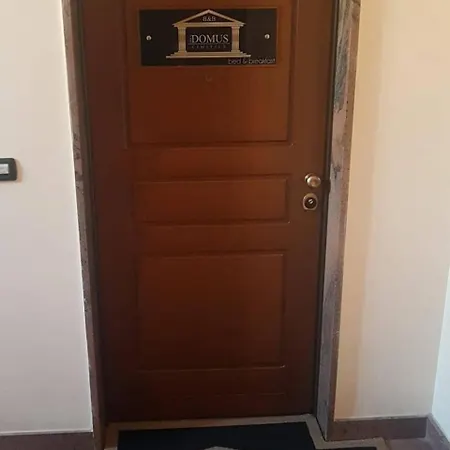 Alojamento de Acomodação e Pequeno-almoço Nola Domus
